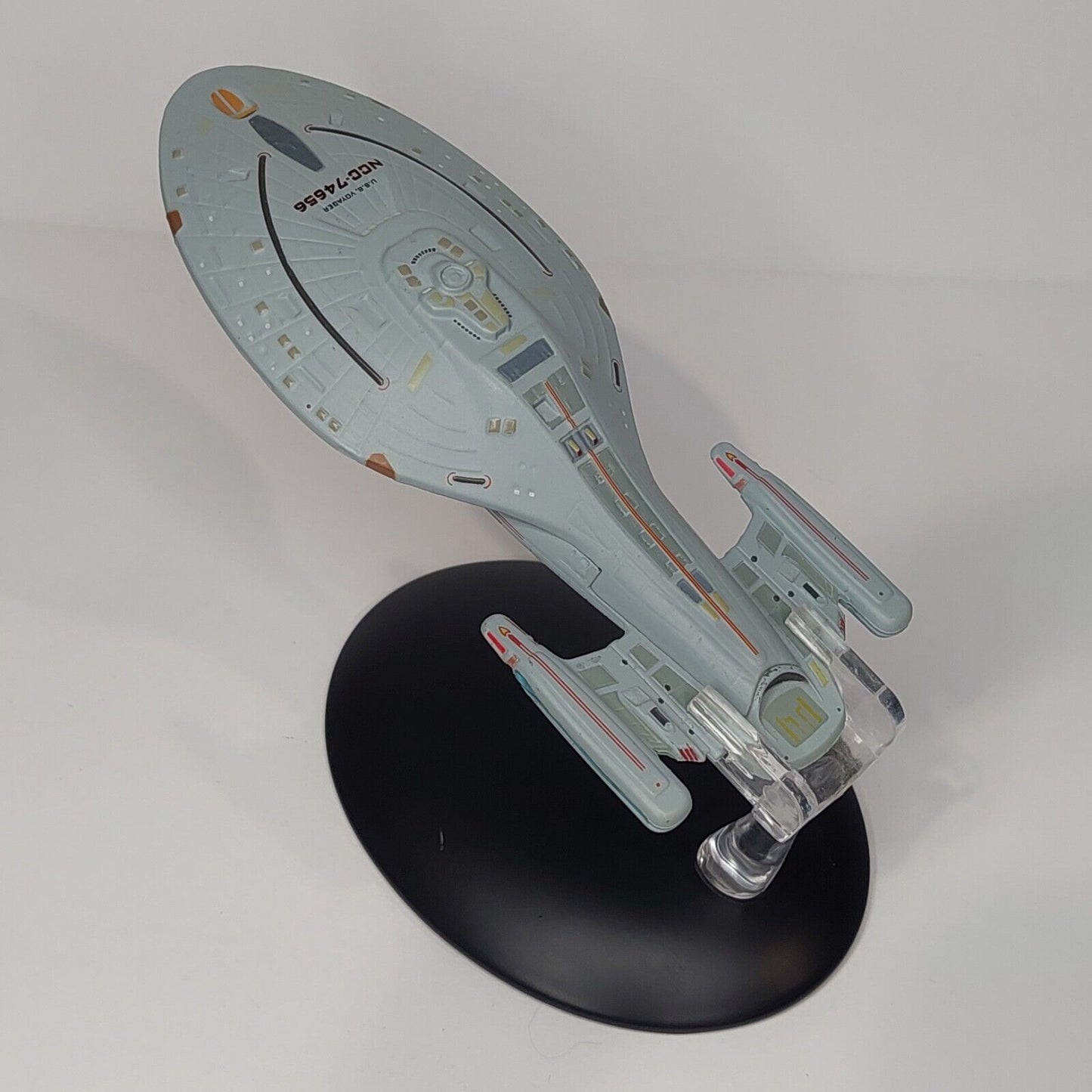 Star Trek Starships Collection #6 USS Voyager NCC-74656 diecast model